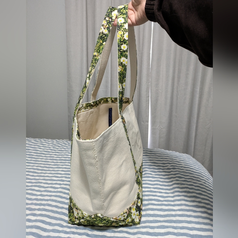 BAGGU Large Canvas Daisy Tote Bag - Picture 7 of 7